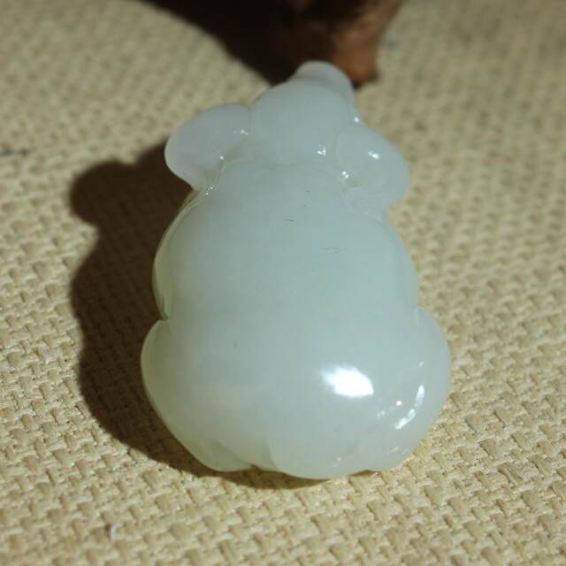 Wang Shizhai Jewelry/Xinjiang Hotan Jade White Jade Zodiac Ox Turns the World Pendant Pendant Whiteness Good Run H159