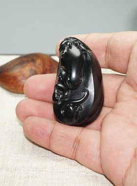 黑碧玉马上封侯籽料