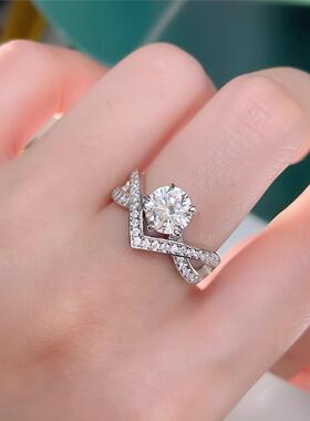 皇冠爱翼冠冕1克拉V形钻戒女