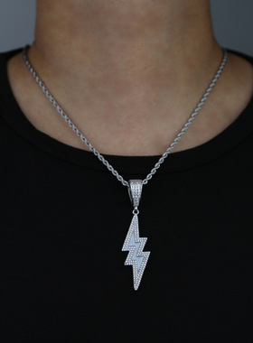 嘻哈新款闪电吊坠白色蓝色分色夜光项链饰品百搭欧美流行饰品