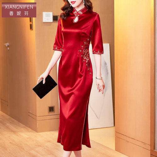 香妮芬高端醋酸妈妈婚宴礼服连衣裙2026夏季新喜婆婆精致气质旗袍 - 图0