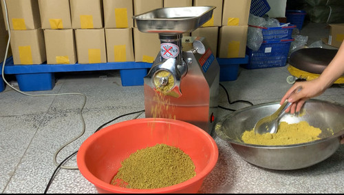 画眉鸟鱼制粒饲料机小型家用电动鸟食加工颗粒机造粒机220v机器 - 图0
