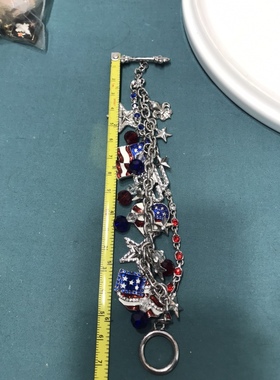 Lunch at the ritz设计师美丽国银色手链ot扣合金材质电镀18k