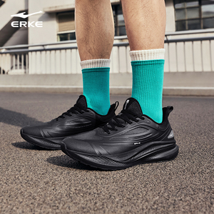 鸣鸥鸿星尔克黑色运动鞋