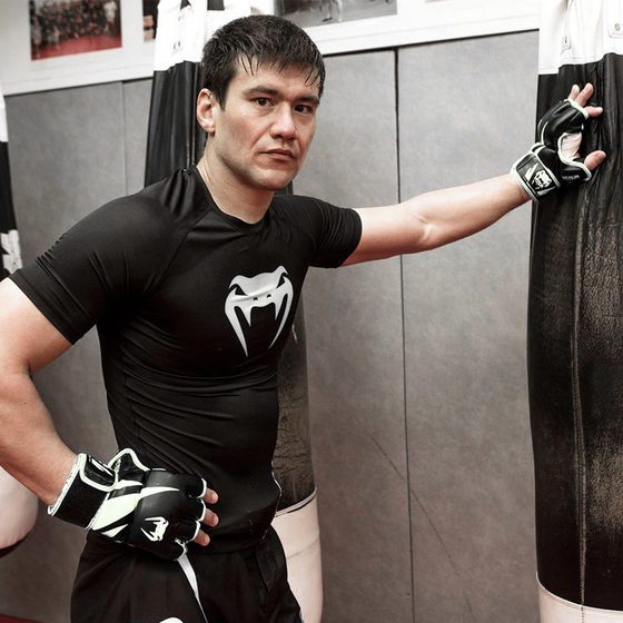 VENUM Venom Adult Fighting Gloves Half Finger Sandbag