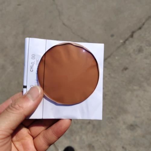 В случае ультрафиолетовых лучей, быстрая обесцвечивая смоля не -кферическая линзы, 2 таблетки анти -легочного светового излучения с почти рассеянным номером почти