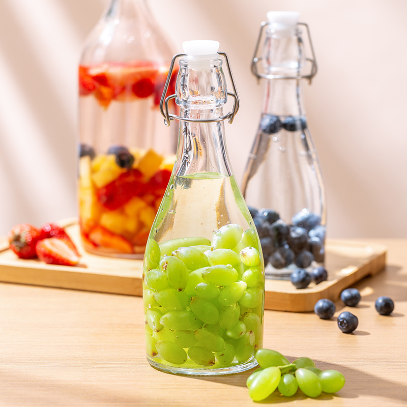 Glass transparent wine sealed bottle, one pound or two pounds empty bottle