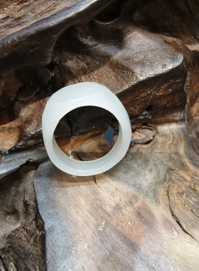 新疆和田玉山料戒指扳指14号4克10.5正宽*4.8厚*5.7尾宽mm