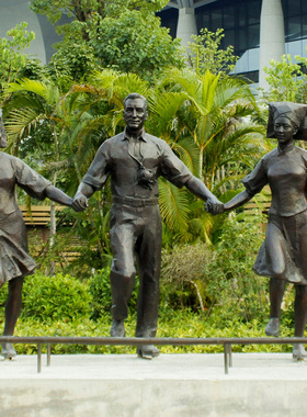 公园景观小品铸铜人物踩高跷民俗文化城市广场小区户外艺术摆件