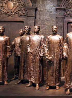 爱国青年玻璃钢仿铜人物雕塑户外