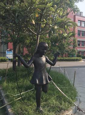 铸铜人物雕塑踢毽子跳绳小孩户外