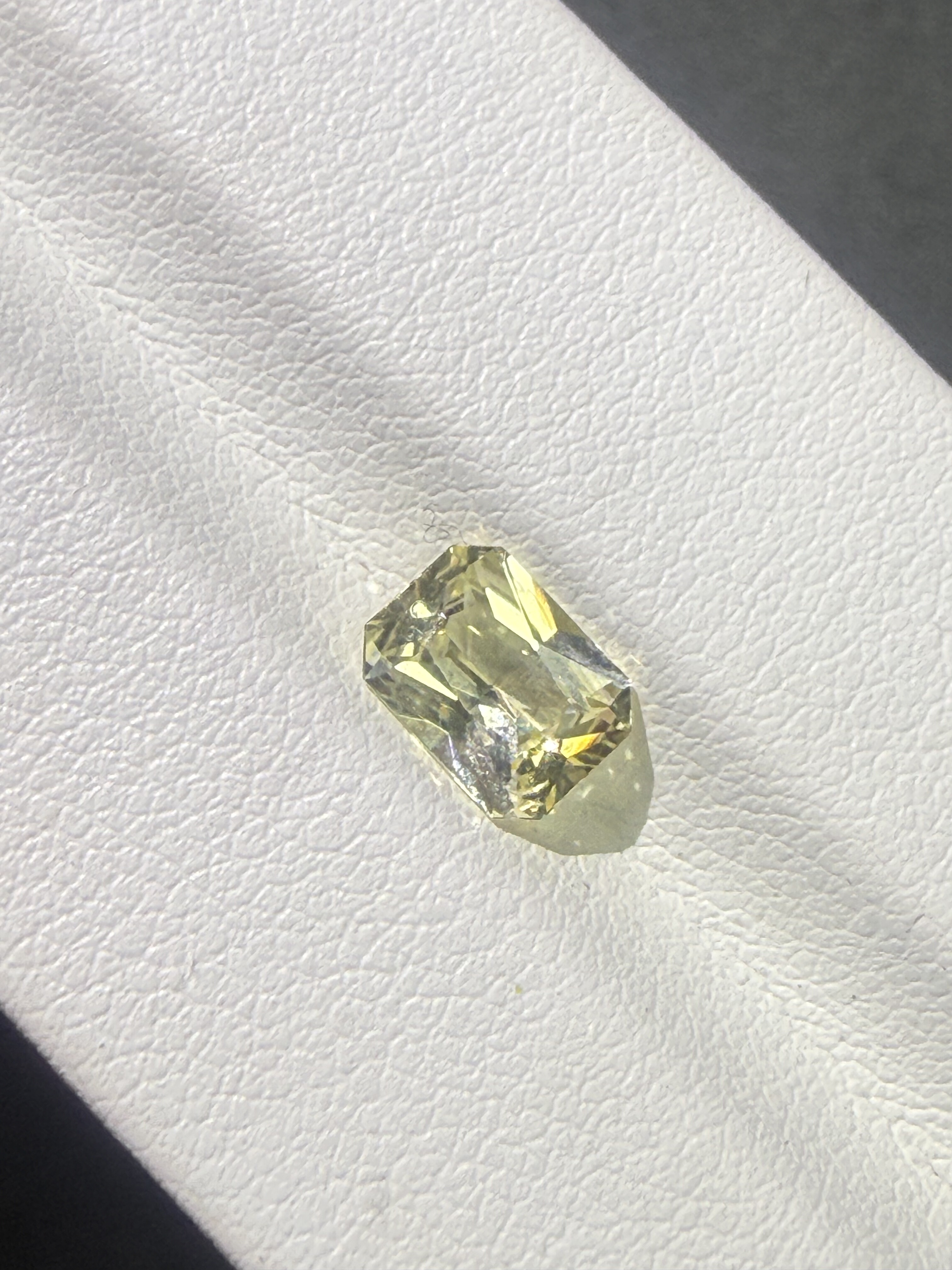 天然无烧黄蓝宝1.262克拉雷迪恩切割火彩超棒和钻石一样,淘宝优惠券,粉丝福利购,淘宝优惠卷