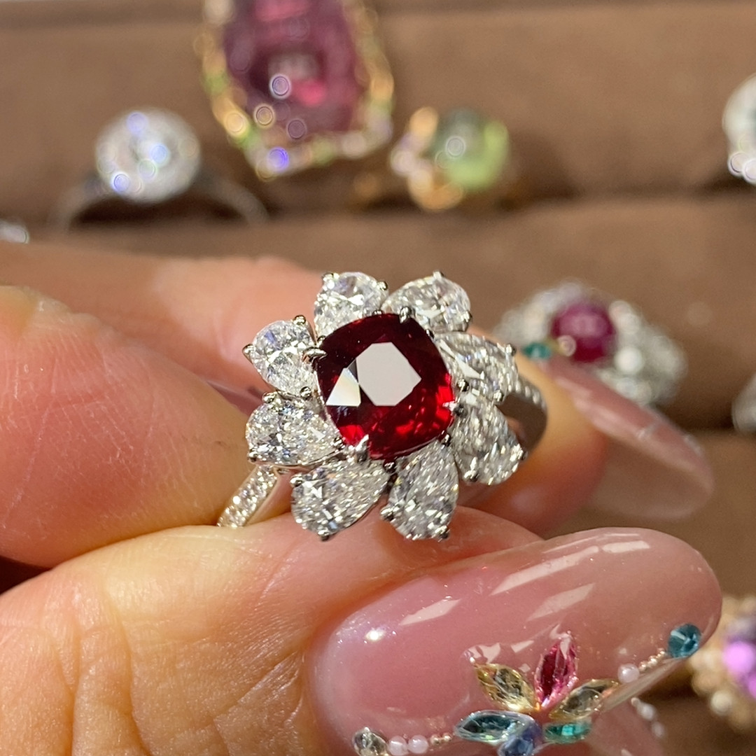 Natural unburned pigeon blood red pure and flawless ruby 2.02 carat 18K white gold real diamond ring beautiful