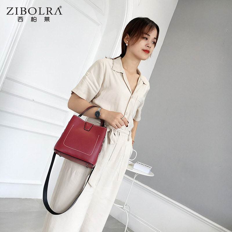 新款真皮2020潮宽肩带女简约水桶包 西柏莱女士包袋