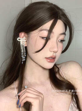直播网红bi入~蝴蝶结流苏耳骨夹