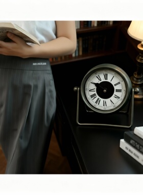 复古铁艺桌面罗马数字时钟摆件