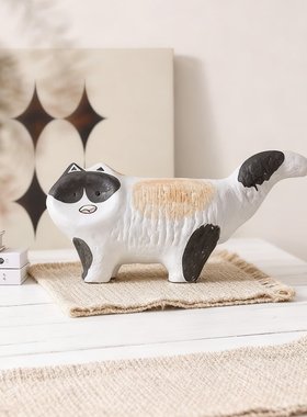 三花守护猫咪彩绘陶瓷雕塑摆件