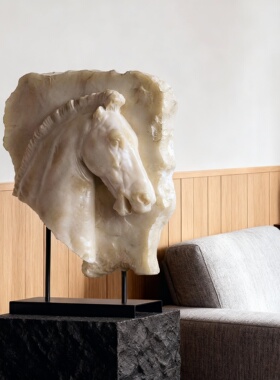 现代简约马头树脂落地雕塑礼盒装