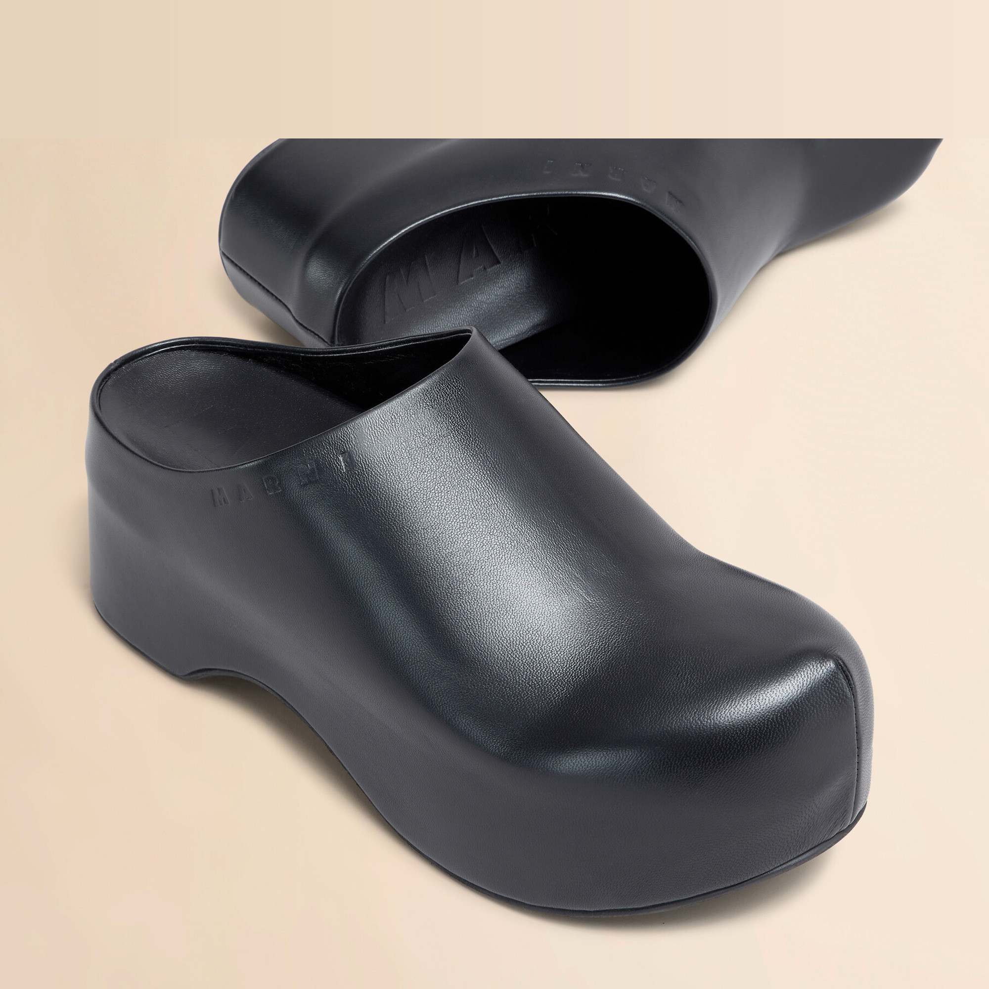 【首降】MARNI CLOGS女士纯色厚底鞋拖鞋 - 图2