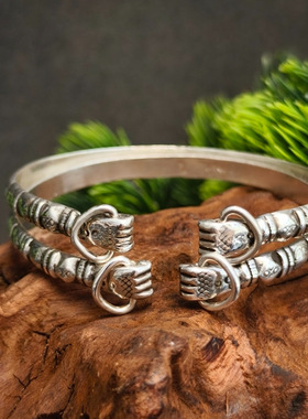 新品经典百搭拳头镯大权在握手镯