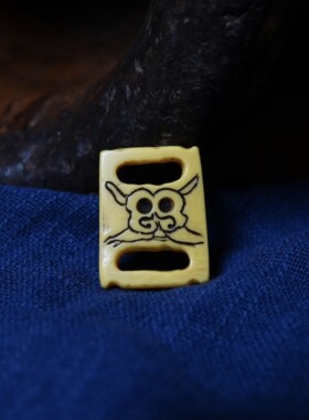 牧区黄色树脂料器经书扣挂件文玩纯手工DIY藏式念珠侧挂随身配饰