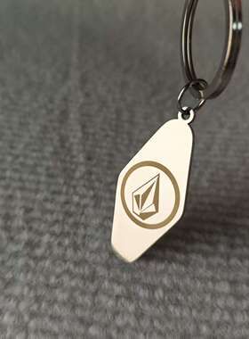 VOLCOM304不锈钢钥匙扣开瓶器挂扣双面钻石钥匙牌背包挂饰