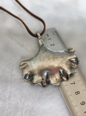 青岛外贸首饰品服装配饰毛衣链潮流时尚金属银杏叶真皮绳复古项链