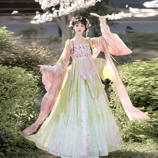 Hanfu women's chest-high Tang Dynasty style elegant embroidery with Han elements