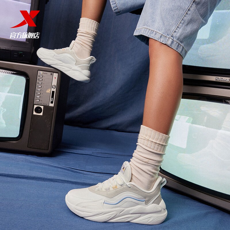 特步霄云休闲鞋轻便运动鞋2023女鞋 特步板鞋/休闲鞋