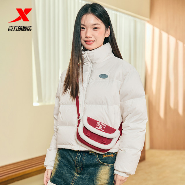Xtep shoulder bag couple model 2026 spring retro casual portable commuting bag versatile sports shoulder bag