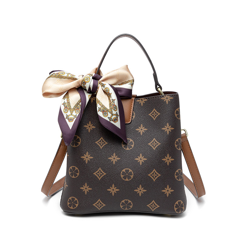 新款2021秋季时尚百搭妈妈水桶包 品牧女士包袋