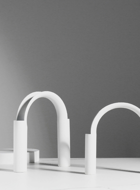 简约现代风金属样板房间茶几花束