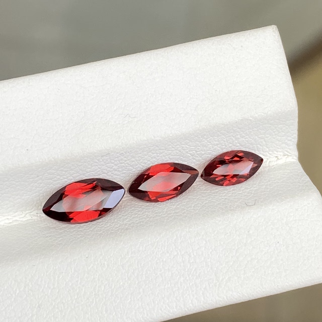Natural Mozambique burgundy garnet marquise cut gemstone loose stone ring face jewelry processing stone