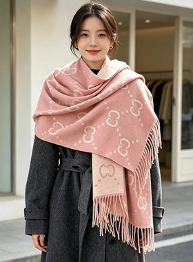 新款围巾女字母cc仿羊绒高级感双面披肩秋冬保暖加厚洋气情侣围脖