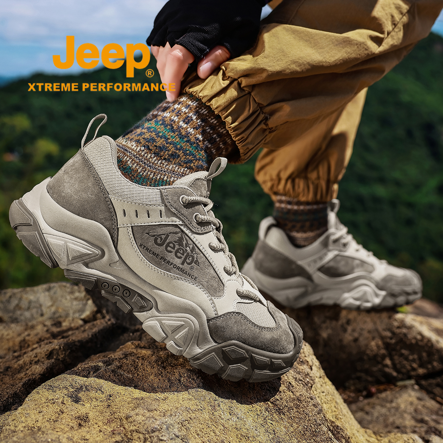 jeep男鞋秋冬季新款户外登山鞋男士轻便软底防滑爸爸休闲运动鞋子 - 图1