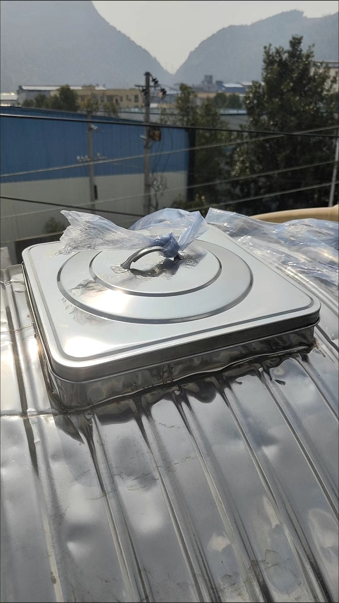 卧式水塔304不锈钢水塔盖子加厚带锁牌正方形水塔盖通用水箱水桶 - 图1