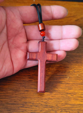 玛瑙珠檀木十字架吊坠项链长款毛衣链情侣饰品教堂蛇年保平安饰品