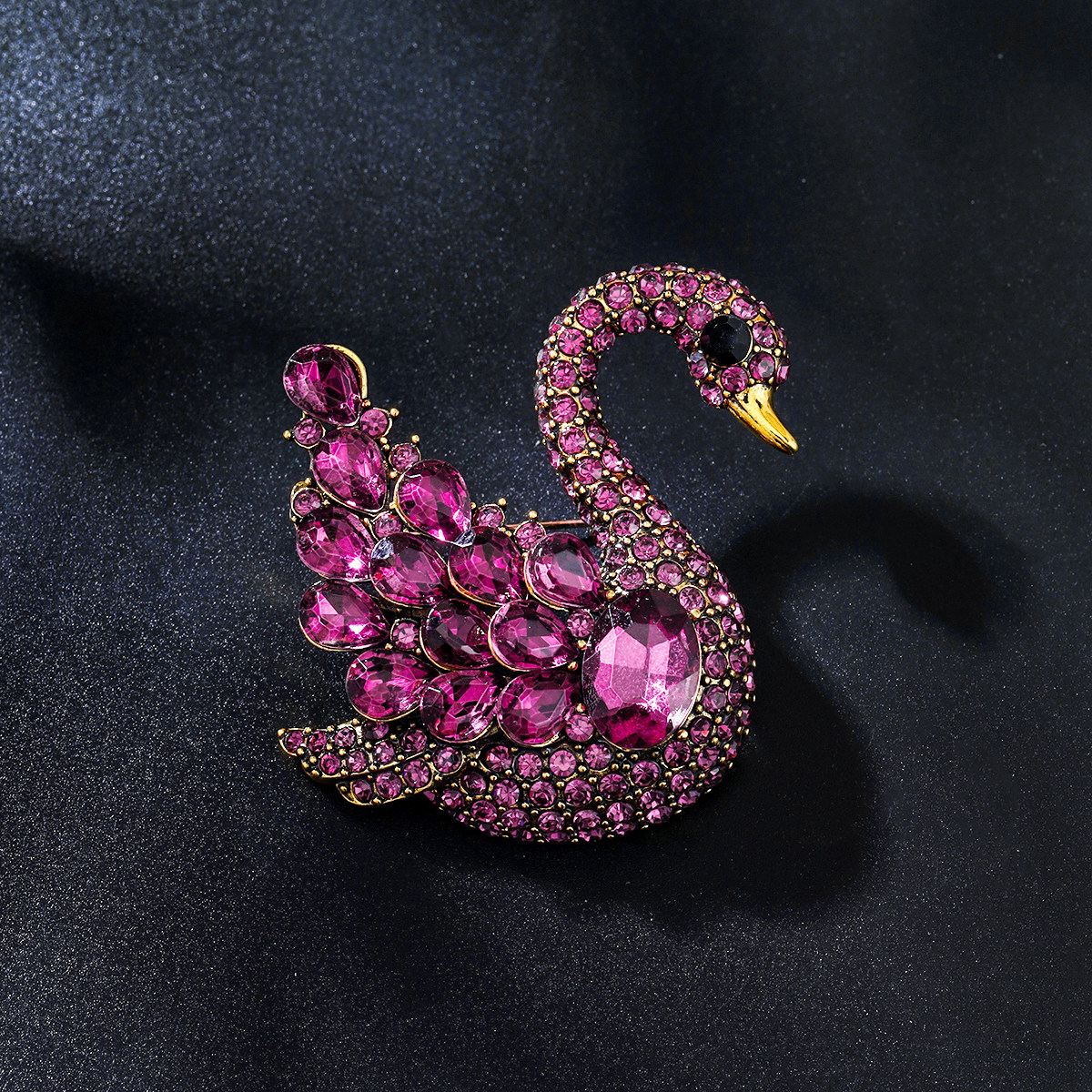 高级感女士西装大衣胸花小众设计感合金镶钻天鹅别针服装配饰胸针,淘宝优惠券,粉丝福利购,淘宝优惠卷