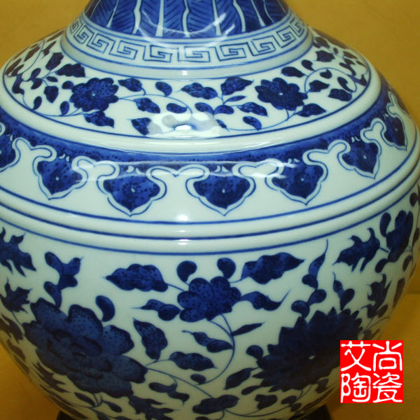 缠枝莲青花赏瓶手绘景德镇陶瓷花瓶仿古瓷青花瓷器装饰品摆件博古 - 图0