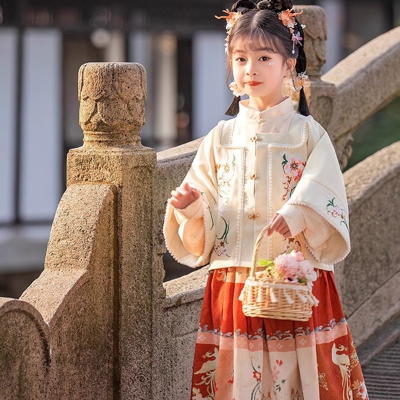 儿童汉服女童秋冬日常改良古装明制马面襦裙女孩宝宝唐装拜年服新-图0