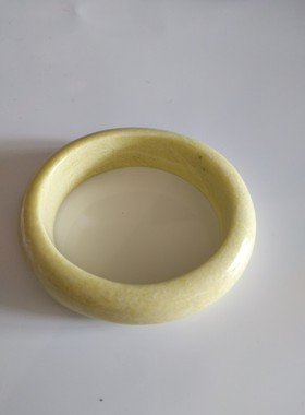 天然贵妃手镯黄色菜花玉