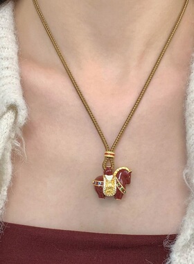 本命年红色滴釉小马吊坠项链女