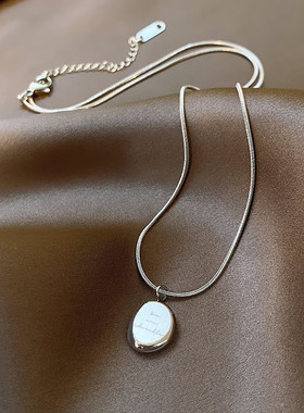 字母吊坠钛钢项链女2024新款