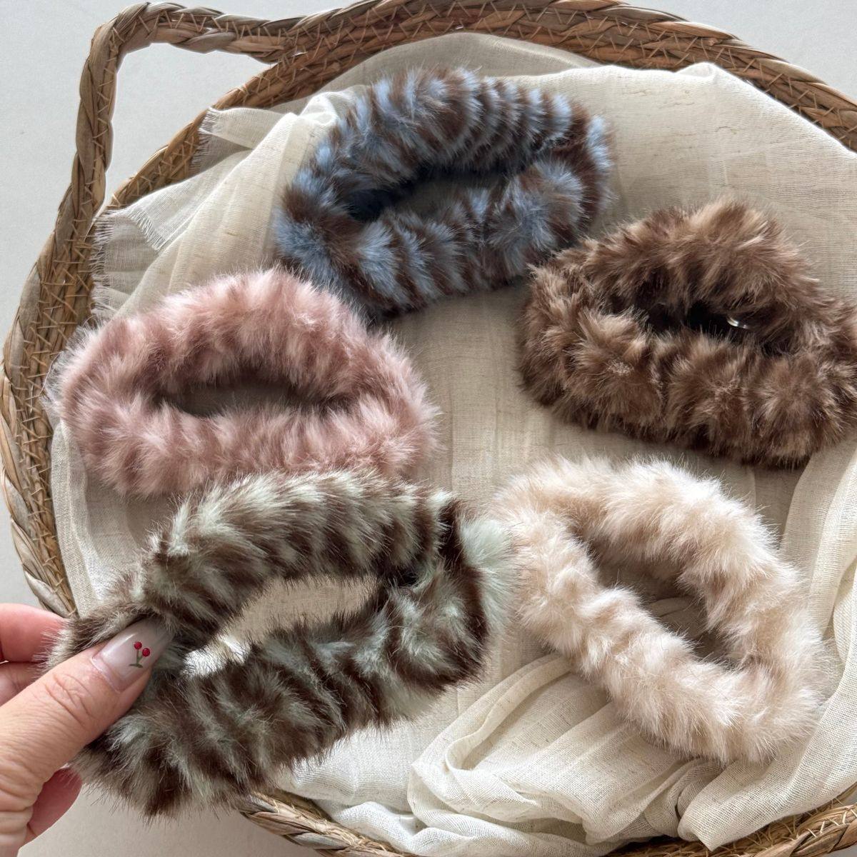 秋冬毛绒镂空云朵抓夹高级感盘发鲨鱼夹大号发量多发夹女后脑勺,淘宝优惠券,粉丝福利购,淘宝优惠卷