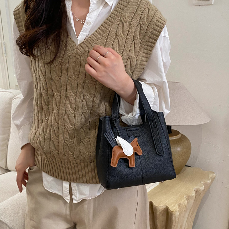 极简风小包包女式2026流行百搭质感手拎包单肩斜挎水桶包菜篮子包,淘宝优惠券,粉丝福利购,淘宝优惠卷