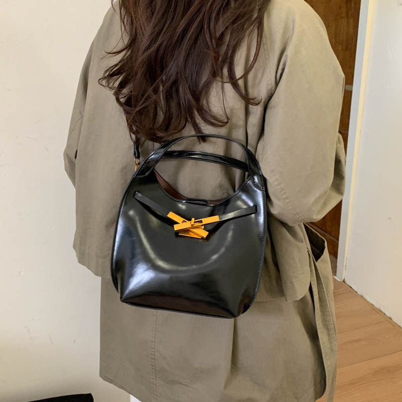 韩系复古小众高级感磨砂小水桶包包女2025新款百搭手提单肩斜挎包,淘宝优惠券,粉丝福利购,淘宝优惠卷