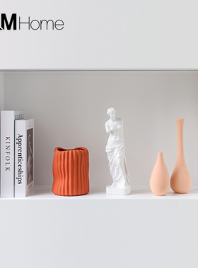 现代简约样板间酒柜摆件