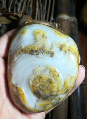 洒金皮新疆和田玉独籽料羊脂白玉雕刻   八十年代老雕工老籽料