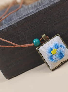 原创复古手工刺绣女士挂件毛衣链