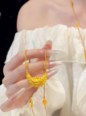 女沙金錾刻弯月牡丹花牌编织项链